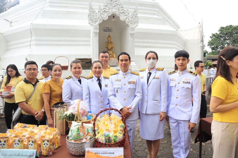 ทำบุญตักบาตรถวายพระราชกุศล พระบาทสมเด็จพระบรมชนกาธิเบศร มหาภูมิพลอดุลยเดชมหาราช บรมนาถบพิตร เนื่องในวัน นวมินทรมหาราช