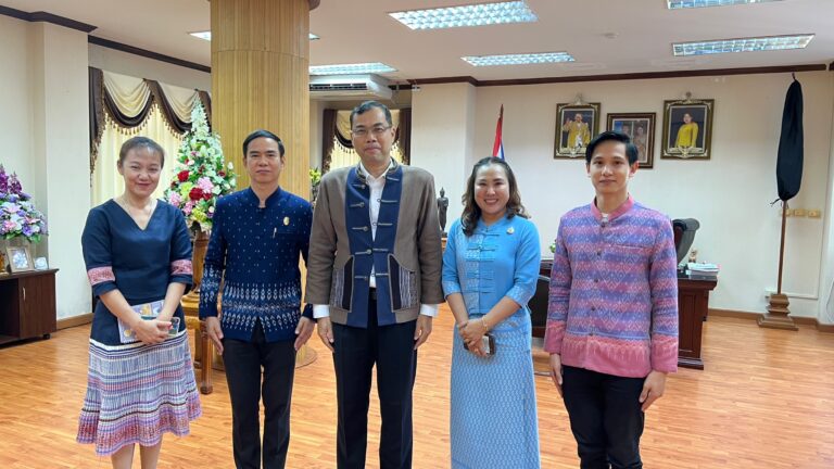 พบผู้ว่าราชการจังหวัดแม่ฮ่องสอน ในโอกาสที่ ดร.รุ่งอรุณ ป้องกัน เข้ารับตำแหน่ง ผู้อำนวยการเขตพื้นที่การศึกษามัธยมศึกษาแม่ฮ่องสอน