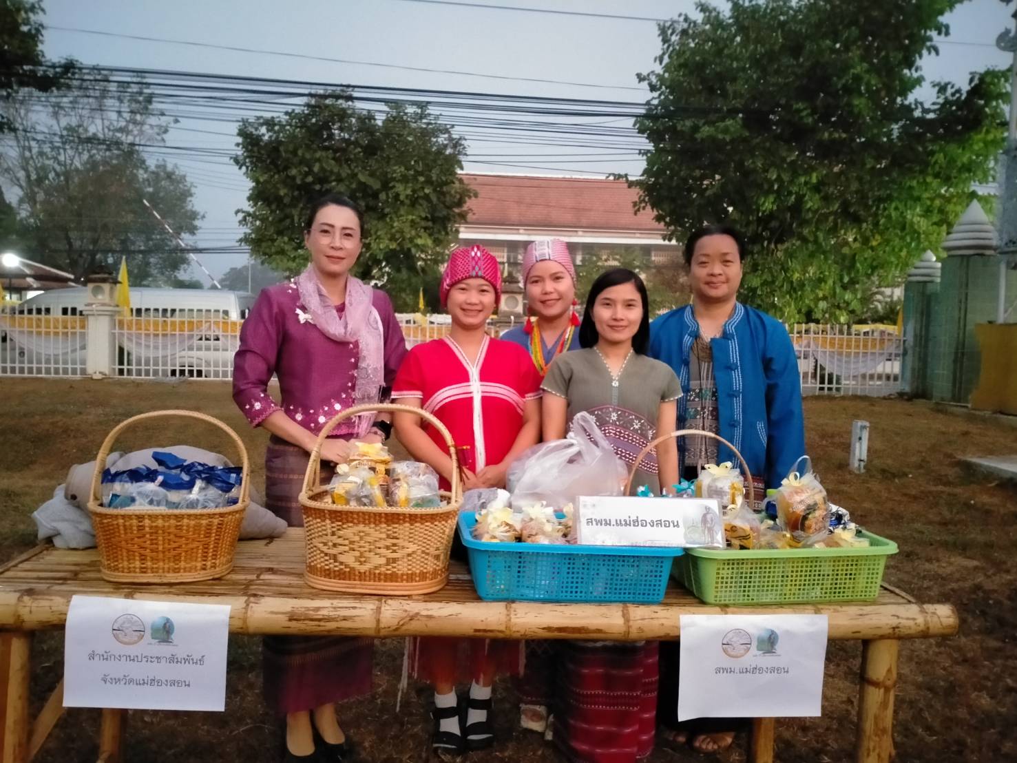 ร่วมกิจกรรมทำบุญตักบาตร เนื่องในวาระโอกาส ตั้งเมืองแม่ฮ่องสอนครบ150 ปี ในปี 2567
