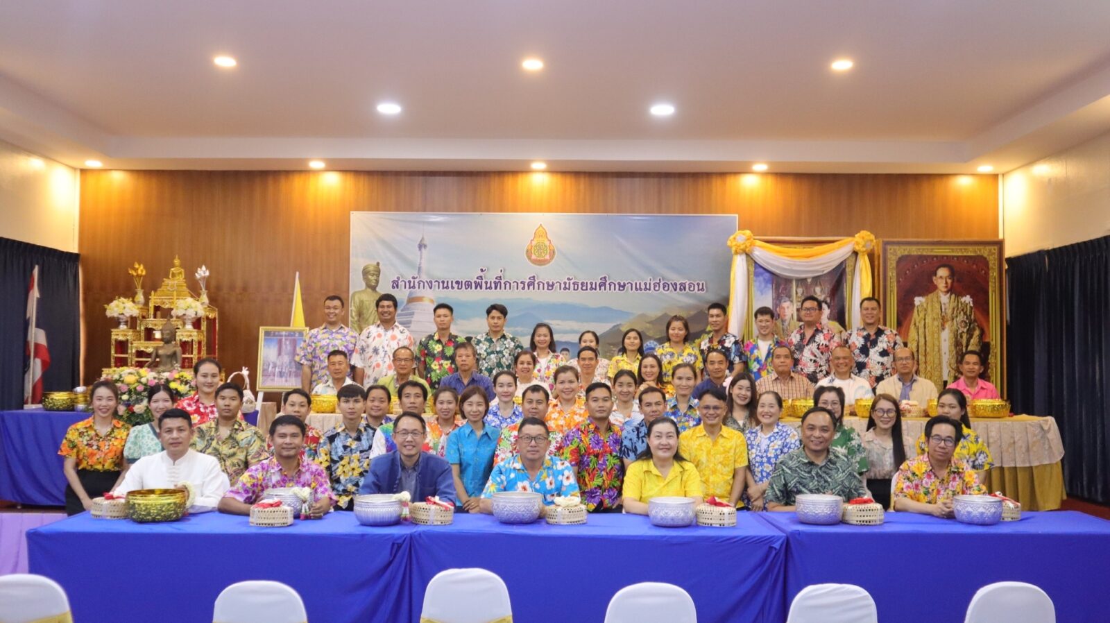 กิจกรรมสืบสานประเพณีสงกรานต์ รดน้ำดำหัวขอพรผู้บริหารและผู้อาวุโส ประจำ 2567 เพื่อสืบสานประเพณีไทย