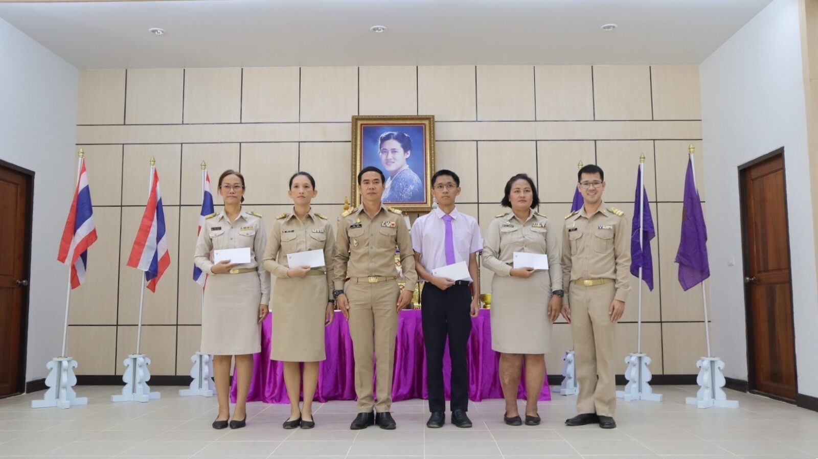มอบทุนการศึกษาบุตรครูในสถานศึกษา โครงการตามพระราชดำริ สมเด็จพระกนิษฐาธิราชเจ้า กรมสมเด็จพระเทพรัตนราชสุดาฯ สยามบรมราชกุมารี ประจำปีการศึกษา 2566