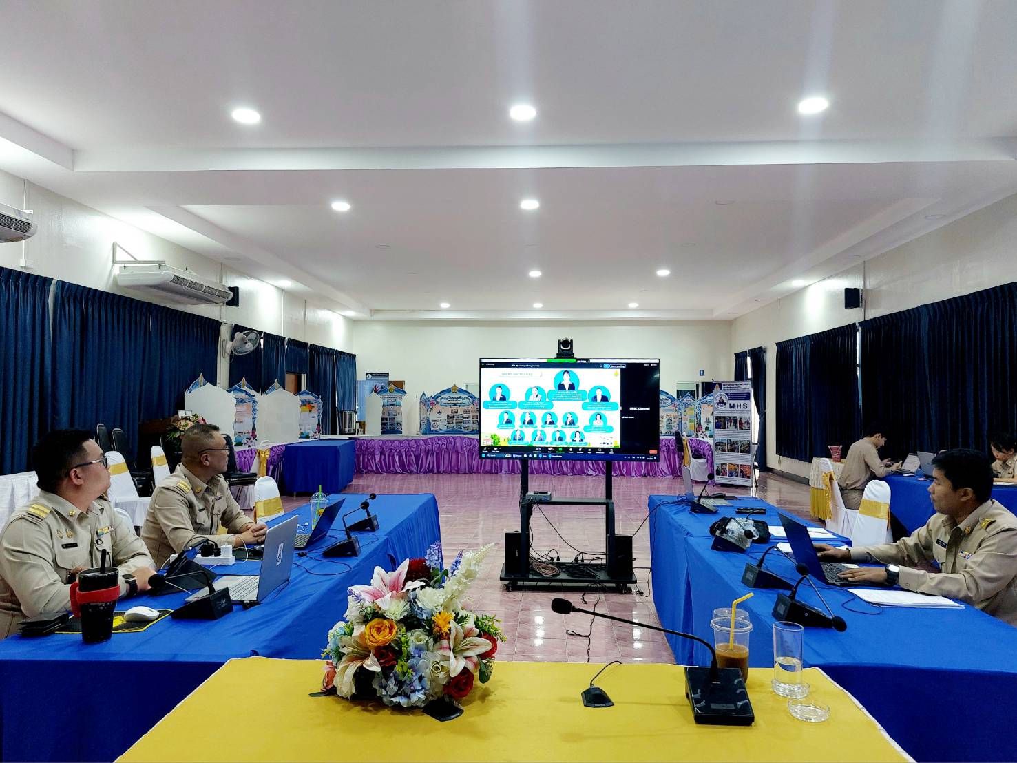 ประชุมขับเคลื่อนโรงเรียนพระราชดำริและโรงเรียนเฉลิมพระเกียรติ ประจำปีการศึกษา 2567