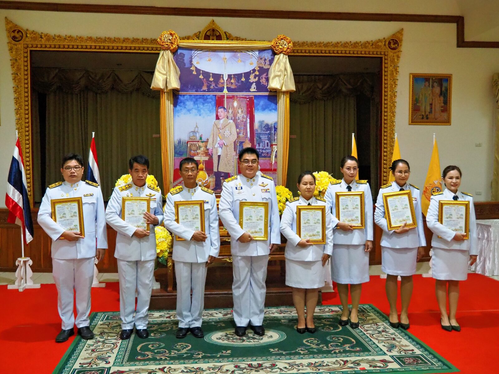 พิธีรับพระราชทานแผ่นธรรมนาวา “วัง” เบื้องหน้าพระบรมฉายาลักษณ์พระบาทสมเด็จพระเจ้าอยู่หัว