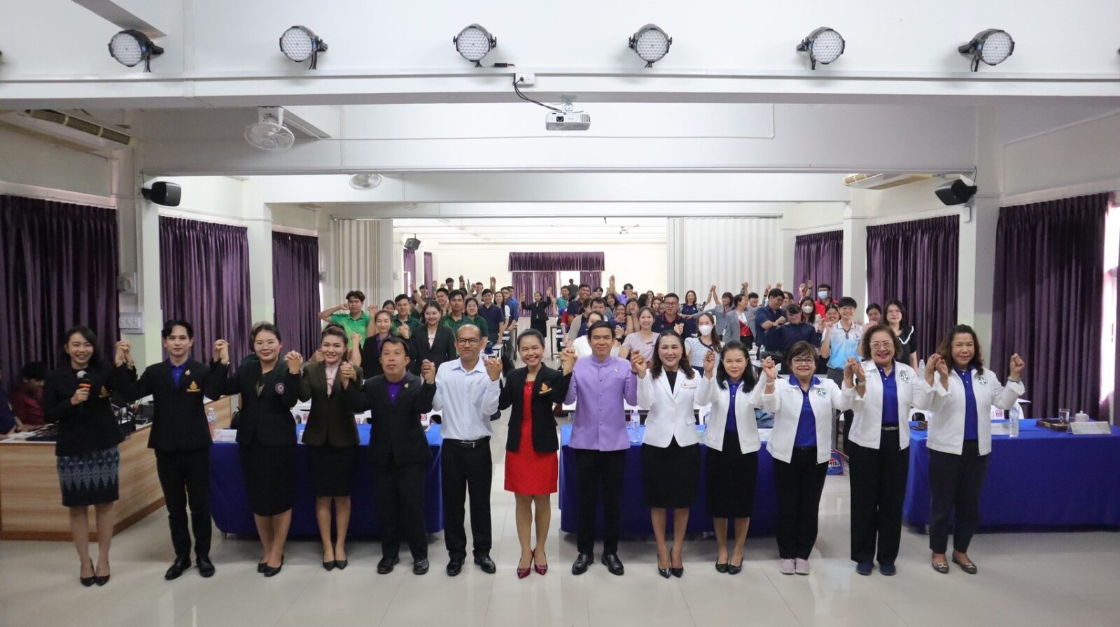 การอบรมเชิงปฏิบัติการเพื่อส่งเสริมการจัดการเรียนรู้เชิงรุก (Active Learning) ณ ห้องประชุมชั้น 1 อาคารนีลเศวต โรงเรียนห้องสอนศึกษา ในพระอุปถัมภ์ฯ