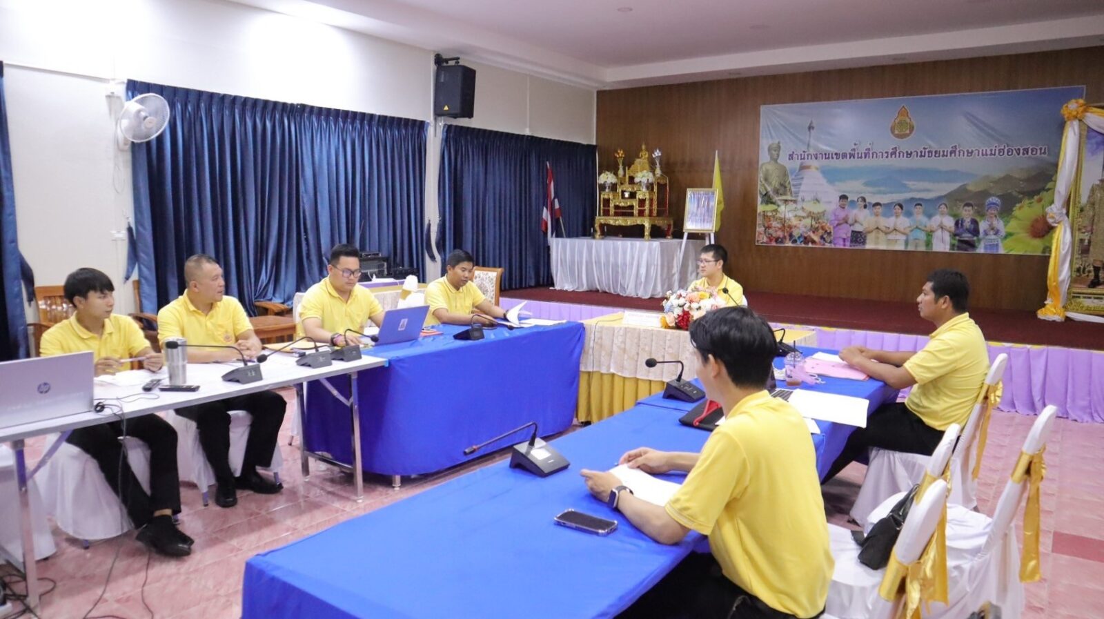 ประชุมคัดเลือกนักเรียนโรงเรียนในสังกัด เพื่อรับทุนมูลนิธิ ร่วมจิตต์น้อมเกล้าฯ