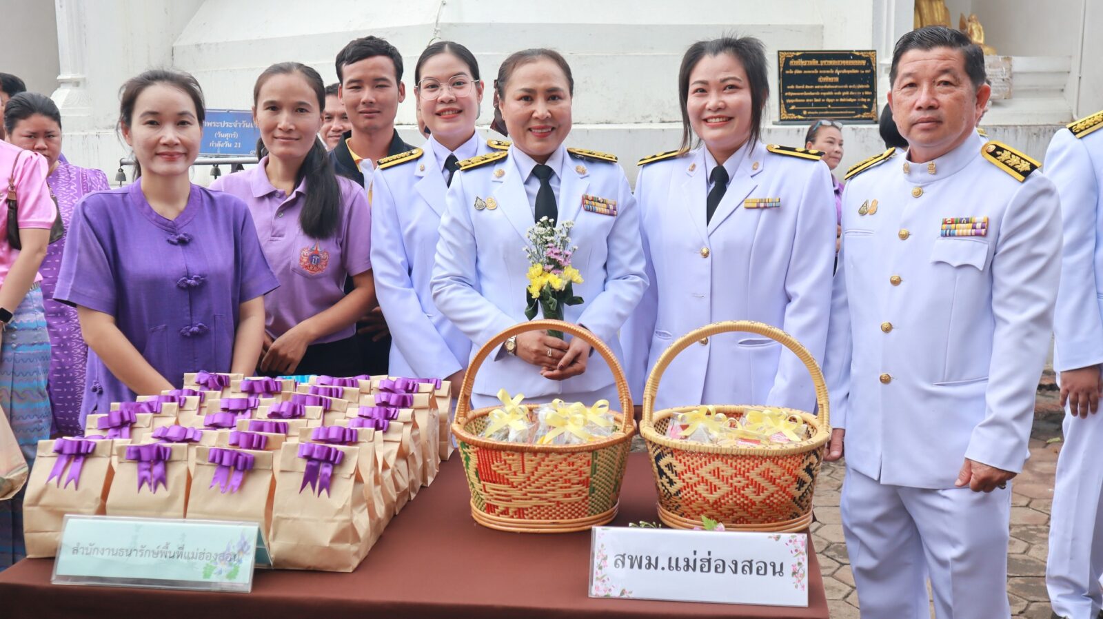 ร่วมพิธีทำบุญตักบาตรถวายพระราชกุศล เฉลิมพระเกียรติสมเด็จพระนางเจ้า ฯ พระบรมราชินี เนื่องในโอกาสวันเฉลิมพระชนมพรรษา ๓ มิถุนายน ๒๕๖๗