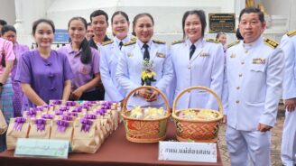 ร่วมพิธีทำบุญตักบาตรถวายพระราชกุศล เฉลิมพระเกียรติสมเด็จพระนางเจ้า ฯ พระบรมราชินี เนื่องในโอกาสวันเฉลิมพระชนมพรรษา ๓ มิถุนายน ๒๕๖๗