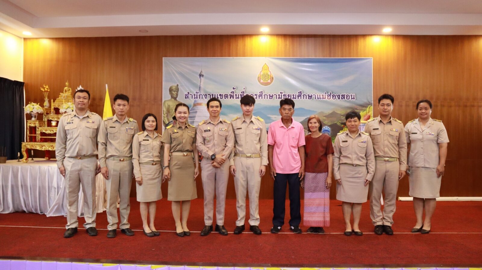 รับรายงานตัวบุคคลผู้สอบแข่งขันได้เพื่อบรรจุและแต่งตั้งเข้ารับราชการเป็นข้าราชการครูและบุคลากรทางการศึกษา ตำแหน่ง รองผู้บริหารสถานศึกษา จำนวน 2 ราย และตำแหน่ง ครูผู้ช่วย จำนวน 1 ราย