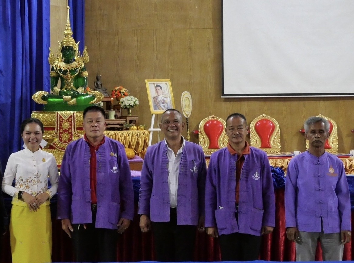 ร่วมพิธีอัญเชิญพระพุทธมหามณีรัตนปฏิมากร (พระแก้วมรกต) มาปฏิสถานที่โรงเรียนปางมะผ้าพิทยาสรรพ์