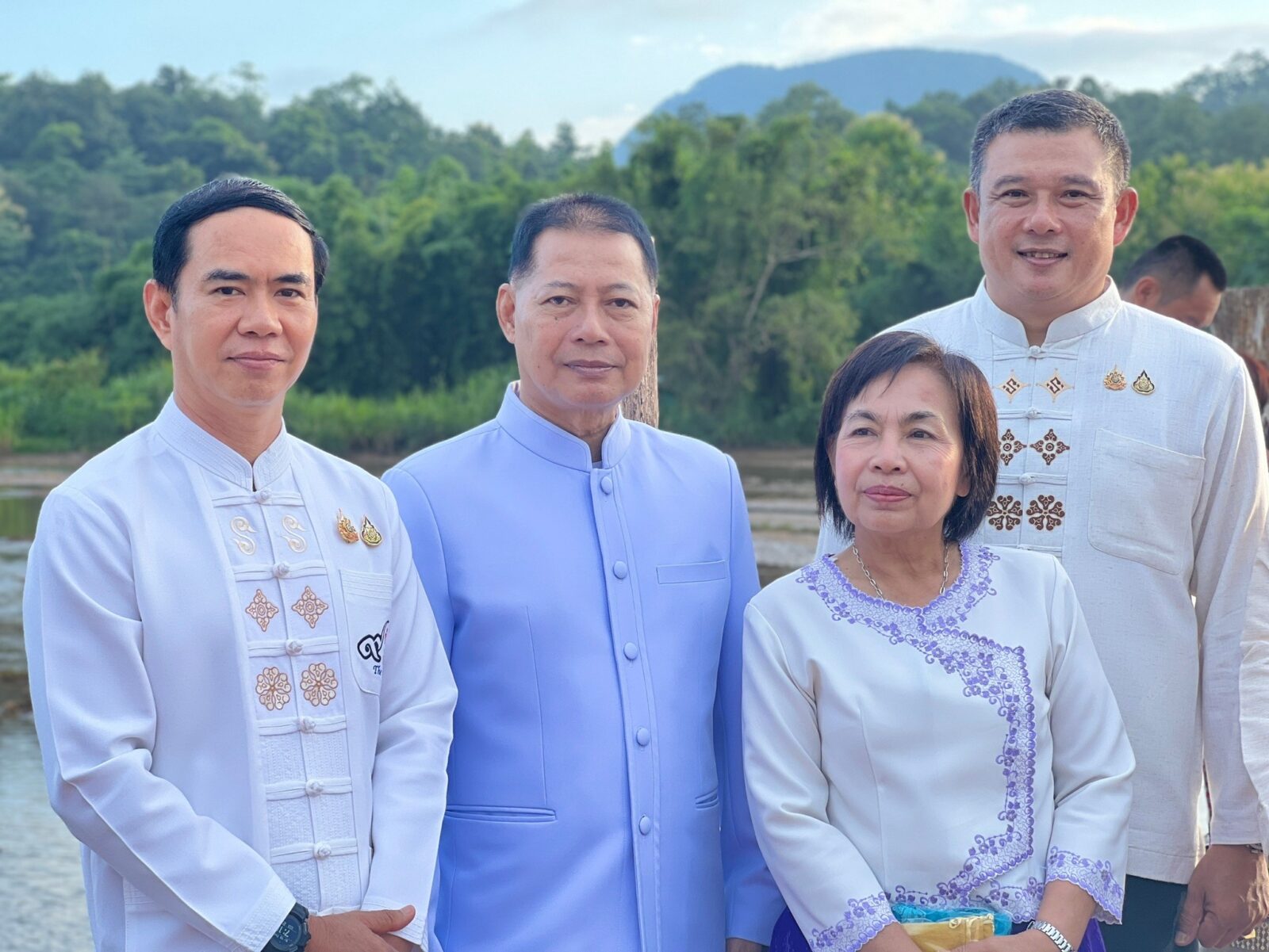 กิจกรรมทำบุญตักบาตร ภายใต้แนวคิด “ครอบครัวหิ้วตะกร้า ศรัทธาอิ่มบุญ อุดหนุนชุมชน” ณ สะพานซูตองเป้ วัดภูสมณาราม