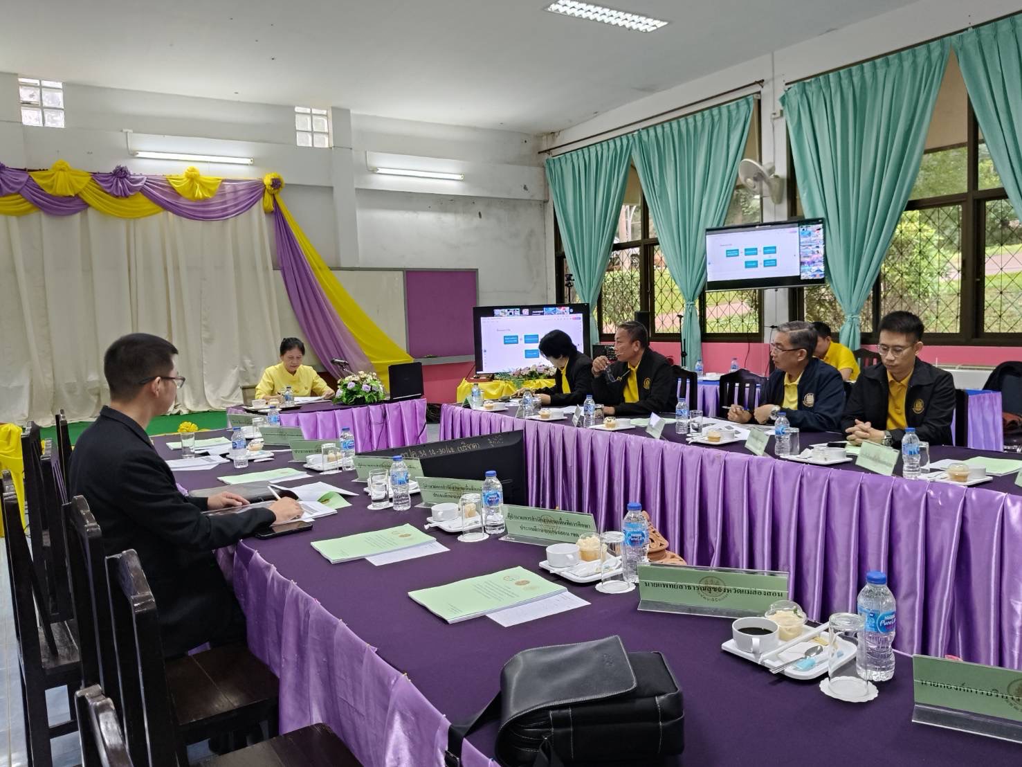 ประชุมหารือแนวทางการดำเนินโครงการเพิ่มทักษะด้านอาชีพแก่นักเรียนที่ไม่ได้เรียนต่อหลังจบการศึกษาภาคบังคับตามมติคณะรัฐมนตรี ณ ห้องระบบ Zoom โรงเรียนราชประชานุเคราะห์ 34 อำเภอปางมะผ้า จังหวัดแม่ฮ่องสอน
