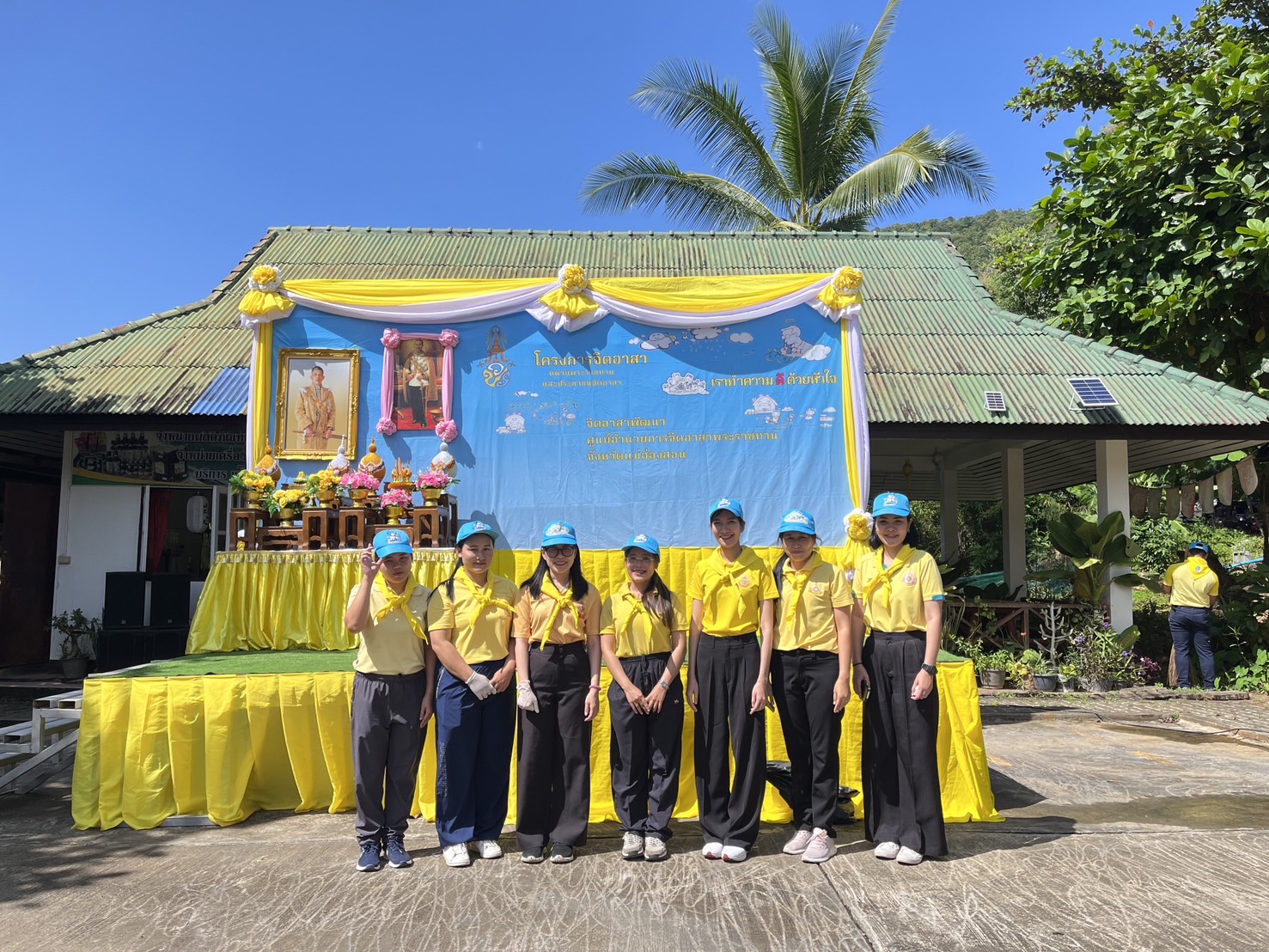 ร่วมกิจกรรมจิตอาสาบำเบ็ญสาธารณประโยชน์และบำเพ็ญสาธารณกุศล เนื่องในวันคล้ายวันสวรรคตของพระบาทสมเด็จพระจุลจอมเกล้าเจ้าอยู่หัว ณ น้ำพุร้อนผาบ่อง