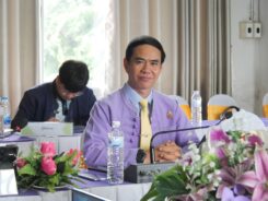 นายรุ่งอรุณ ป้องกัน ผอ.สพม.แม่ฮ่องสอน รับการประเมินผลการพัฒนางานตามข้อตกลง Performance Agreement : PA  ณ สพป.เชียงใหม่ เขต 2