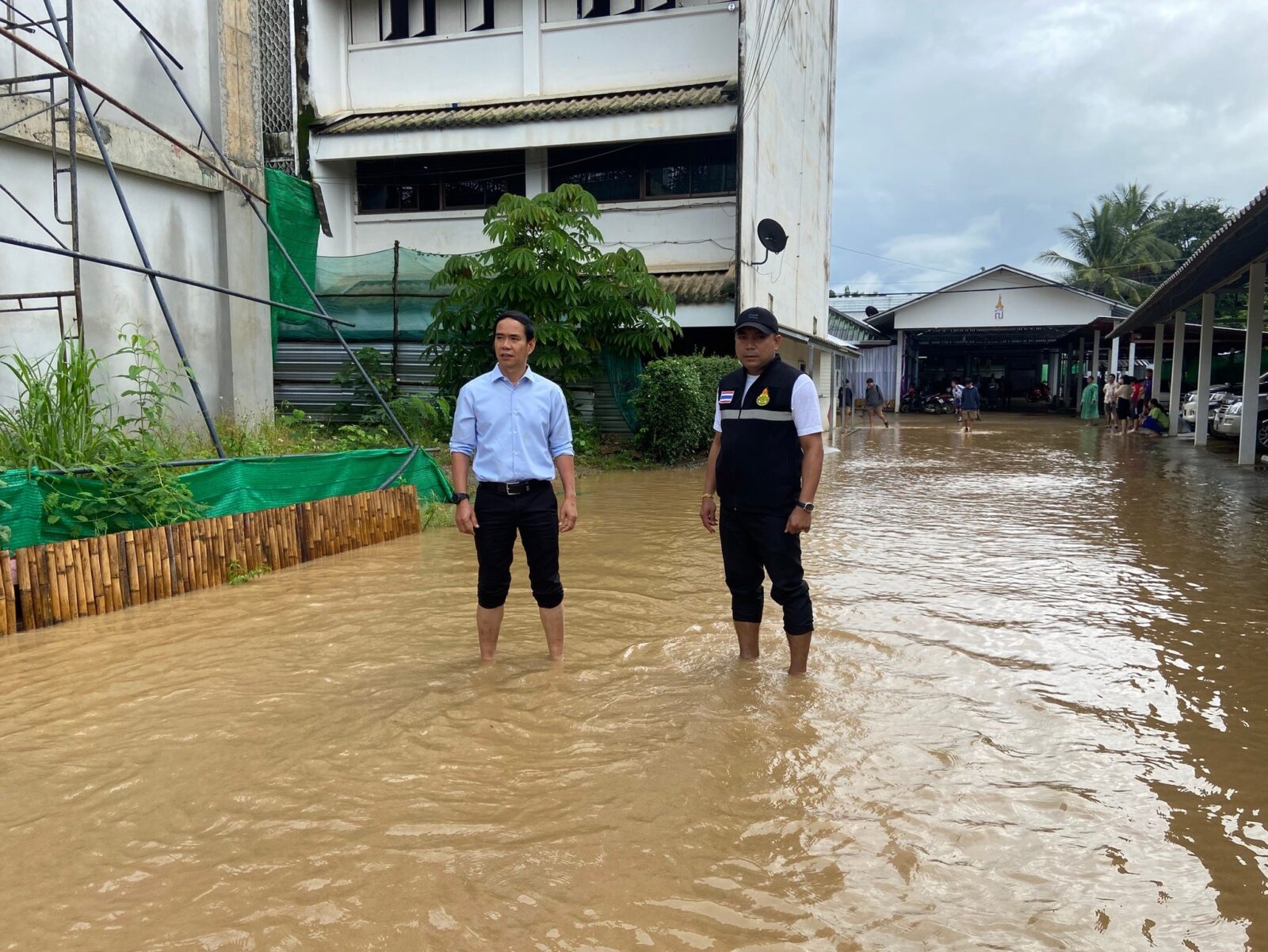 ผอ.สพม.แม่ฮ่องสอน เข้าตรวจเยี่ยมและติดตามสถานการณ์อุทกภัยในโรงเรียนปายวิทยาคาร
