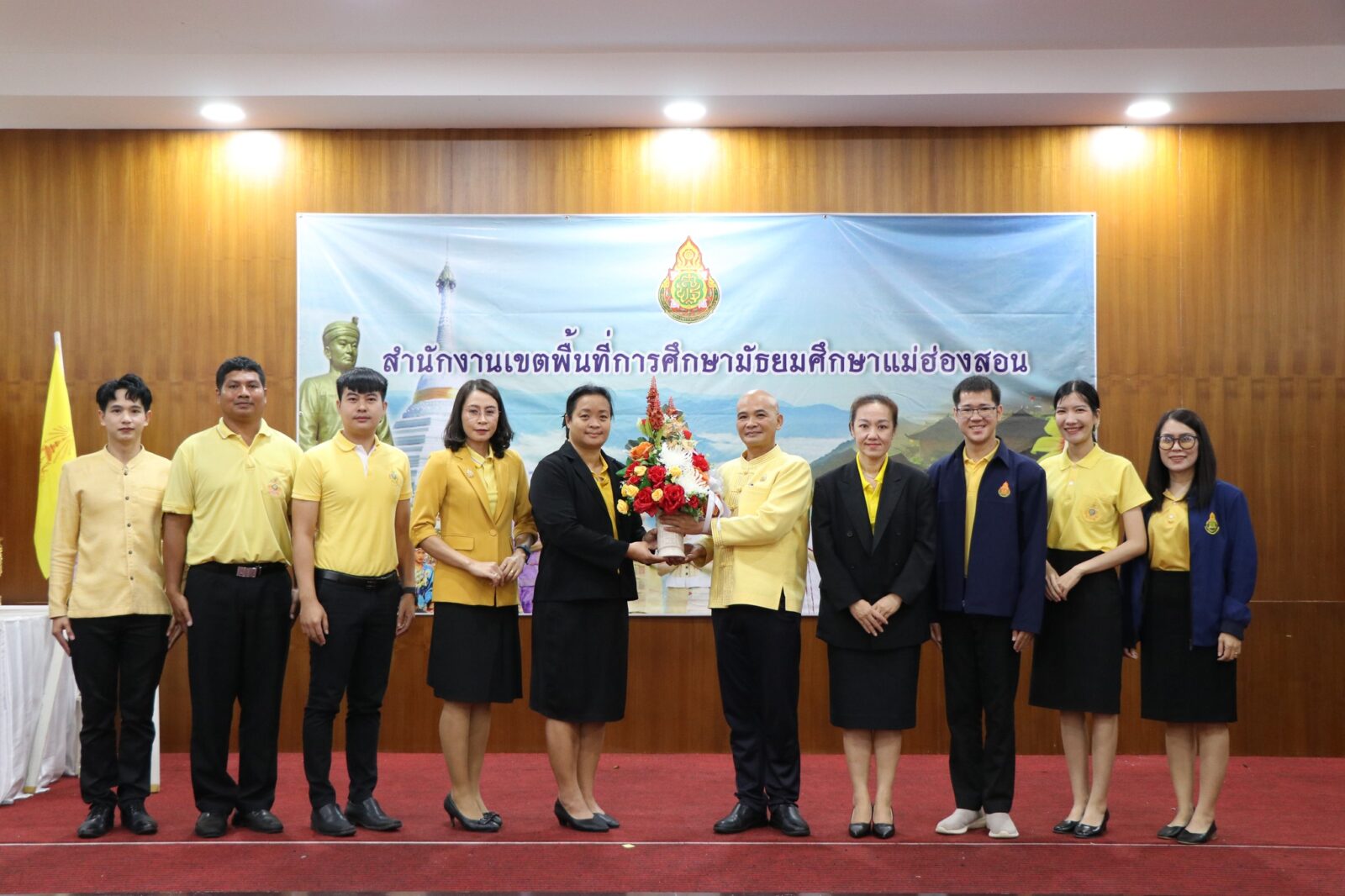 สพม.แม่ฮ่องสอน ต้อนรับและแสดงความยินดีกับนายสุรพล จริยา รองผู้อำนวยการสำนักงานเขตพื้นที่การศึกษามัธยมศึกษาแม่ฮ่องสอน