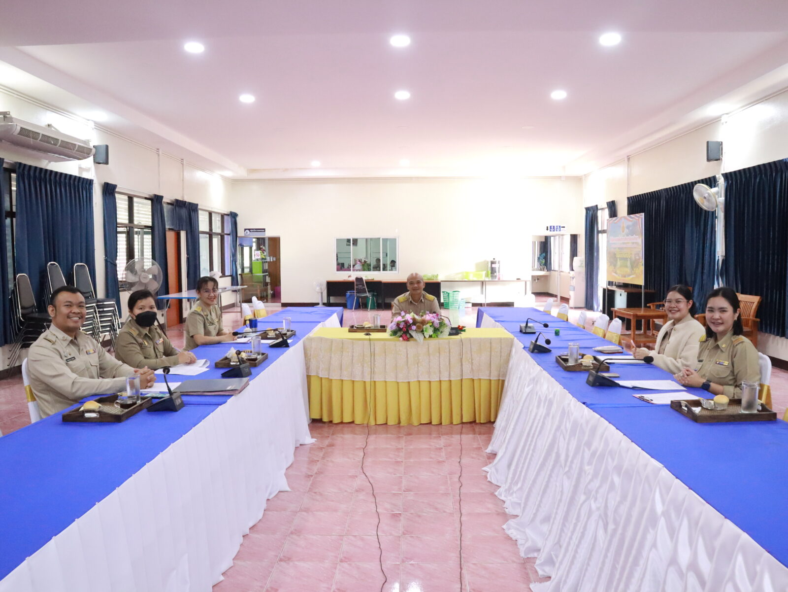 ประชุมคณะกรรมการจัดทำรายละเอียดคุณลักษณะเฉพาะของพัสดุและกำหนดราคากลางสำหรับประกวดราคาเช่ารถบรรทุก (ดีเซล)