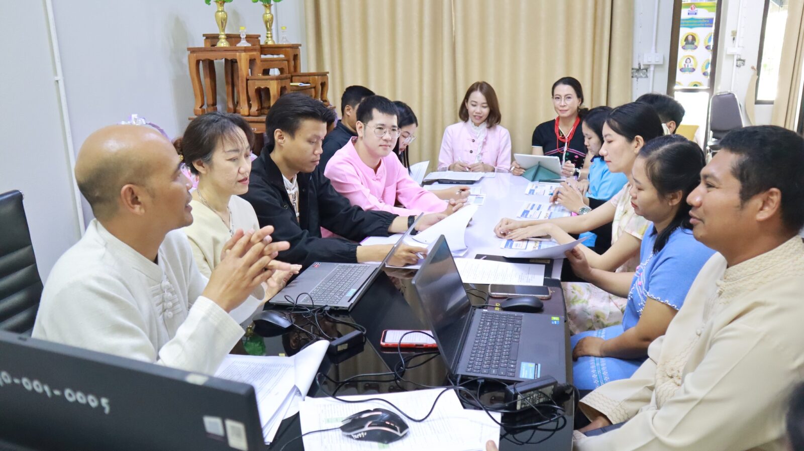 ประชุมการเตรียมข้อมูลรายงานตามตัวชี้วัดที่ได้รับมอบหมายในรอบ 6 เดือน เพื่อรายงานความก้าวหน้าในการขับเคลื่อนนโยบายในระบบ EMES รอบที่ 1