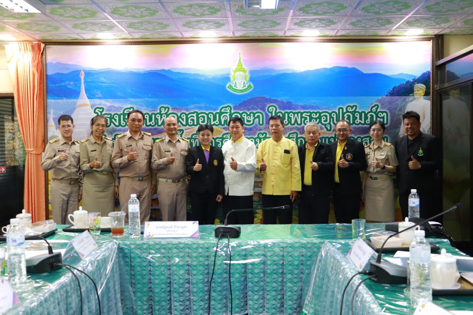 ร่วมเป็นผู้ทรงคุณวุฒิในการตรวจสอบความถูกต้อง ในการจัดทำวิทยานิพนธ์ เรื่อง “แนวทางการบริหารจัดการแหล่งเรียนรู้ภายในสถานศึกษาสำนักงานเขตพื้นที่มัธยมศึกษาแม่ฮ่องสอน”