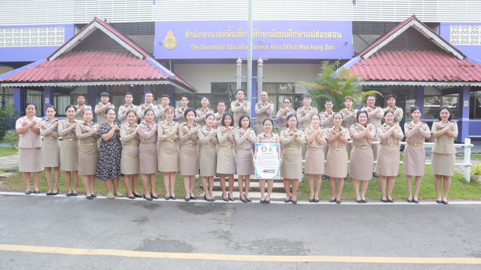 กิจกรรมเข้าแถวเคารพธงชาติ สวดมนต์ และกล่าวคำปฏิญญาเขตสุจริต