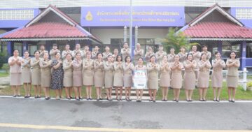 กิจกรรมเข้าแถวเคารพธงชาติ สวดมนต์ และกล่าวคำปฏิญญาเขตสุจริต