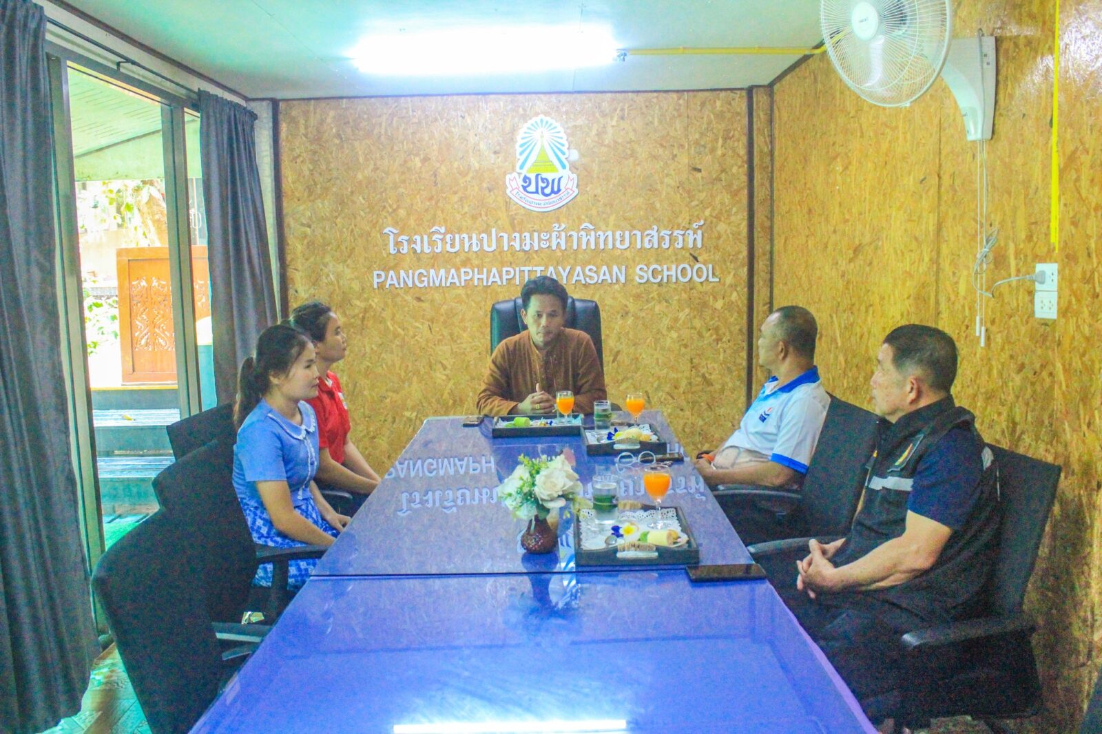 ผอ.สพม.แม่ฮ่องสอน ลงพื้นที่ตรวจติดตามการดำเนินงานตามโครงการขับเคลื่อนการพัฒนาการศึกษาที่ยั่งยืน กิจกรรมหลักส่งเสริมพื้นที่นวัตกรรมการศึกษา