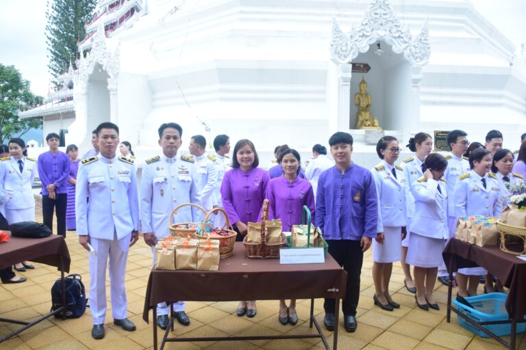 พิธีทำบุญตักบาตร พระสงฆ์ พร้อมพิธีเจริญพระพุทธมนต์ เพื่อถวายเป็นพระราชกุศล เนื่องในโอกาสวันเฉลิมพระชนมพรรษา สมเด็จพระนางเจ้าฯ พระบรมราชินี