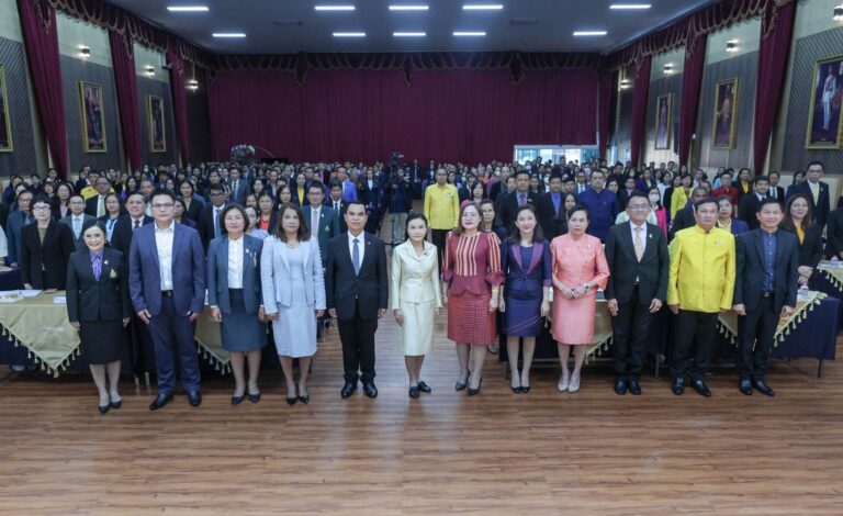 ร่วมประชุมชี้แจงทำความเข้าใจการเช่าใช้อุปกรณ์การเรียนการสอน ภายใต้โครงการส่งเสริมการเรียนรู้ขั้นพื้นฐานทุกที่ทุกเวลา (Anywhere Anytime)