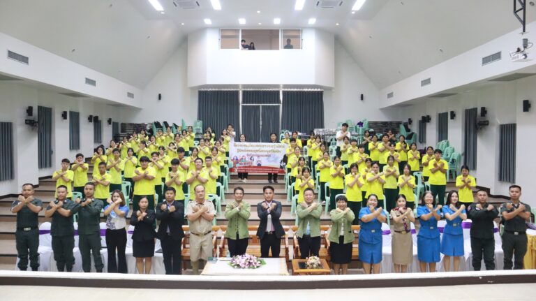 ตรวจเยี่ยมและให้กำลังใจนักเรียนที่เข้าร่วมกิจกรรมโครงการ “เด็กและเยาวชนรุ่นใหม่รู้พิษภัยของบุหรี่และบุหรี่ไฟฟ้า” ณ โรงเรียนแม่สะเรียง “บริพัตรศึกษา”