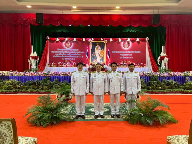 ร่วมพิธีวางพานพุ่มดอกไม้ถวายราชสักการะเฉลิมพระเกียรติพระบาทสมเด็จพระปรเมนทรมหาอานันทมหิดล พระอัฐมรามาธิบดินทร เนื่องในโอกาสวันพระราชสมภพครบ 100 ปี