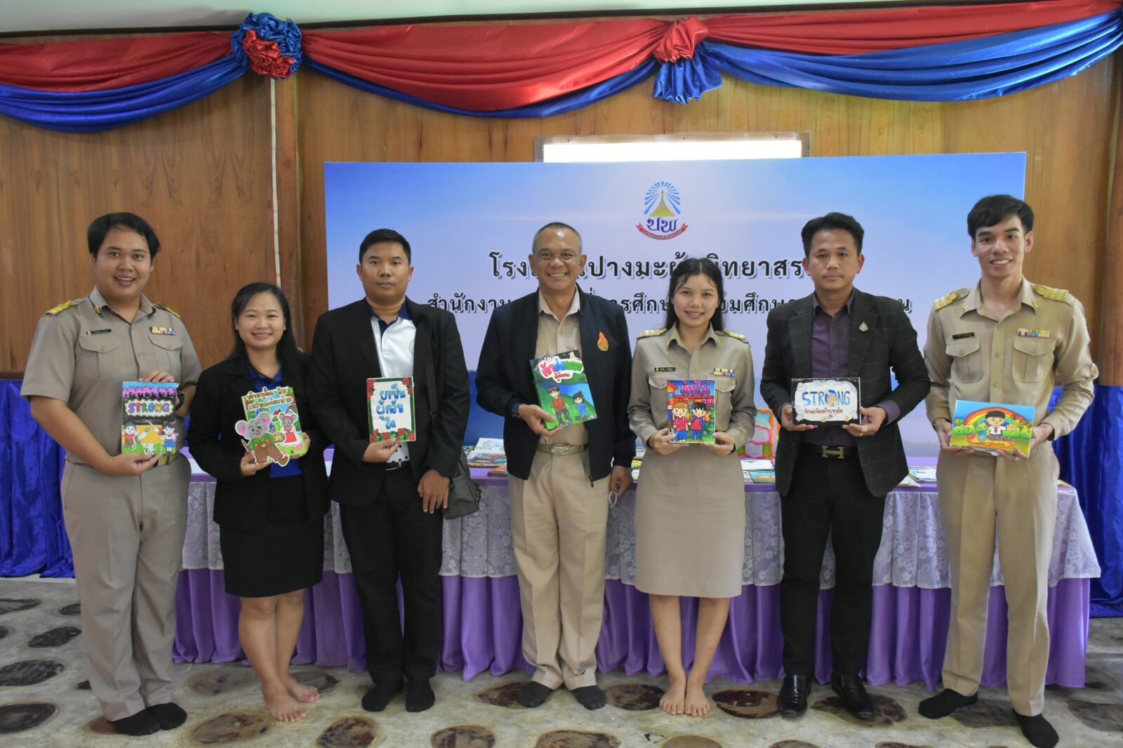 ลงพื้นที่ติดตามผลการจัดการเรียนรู้รายวิชาเพิ่มเติม “การป้องกันการทุจริต” ตามหลักสูตรต้านทุจริตศึกษาในสถานศึกษาในสังกัด จำนวน 2 แห่ง ได้แก่ โรงเรียนปายวิทยาคาร และ โรงเรียนปางมะผ้าพิทยาสรรพ์