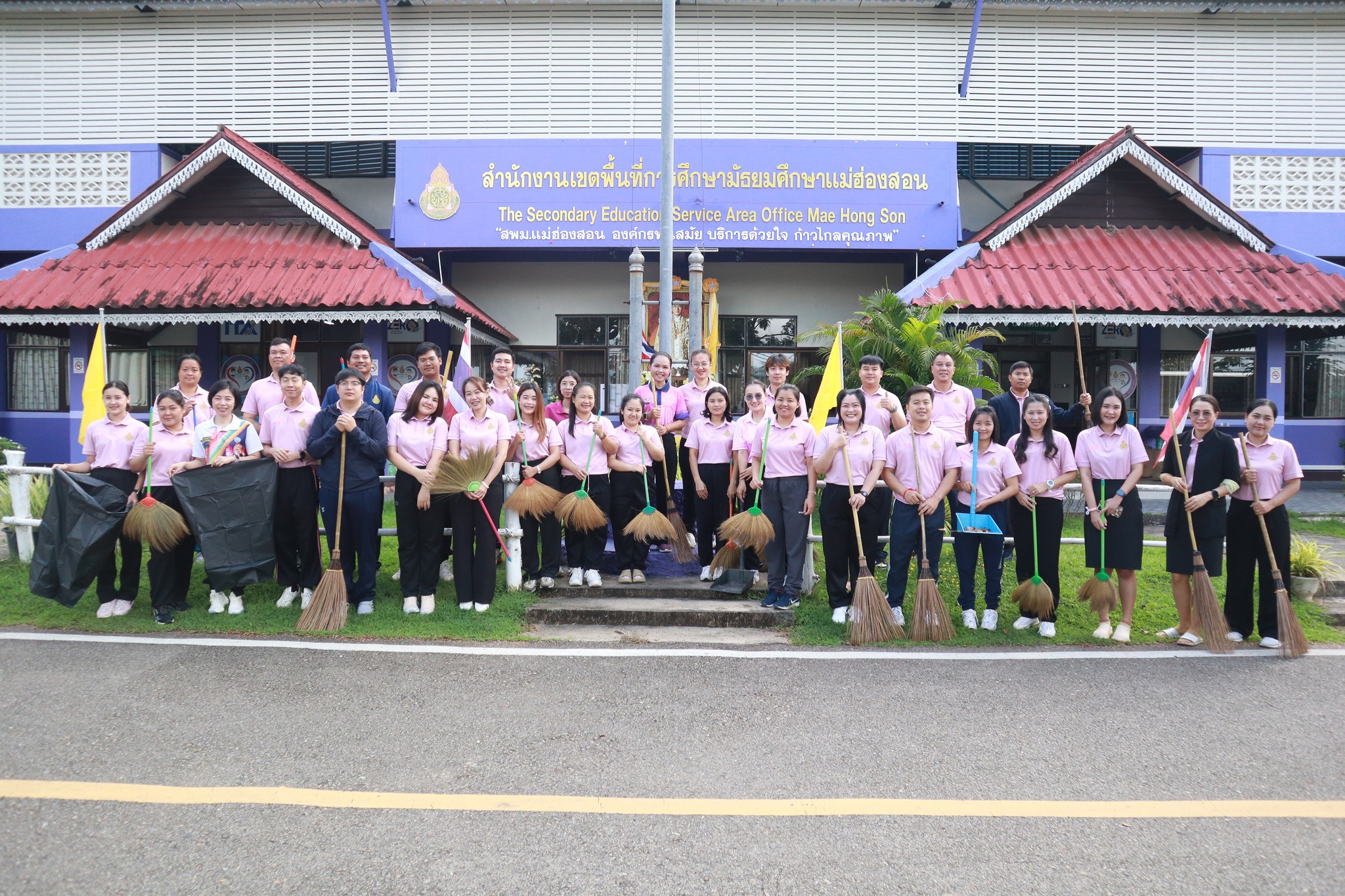 สำนักงานเขตพื้นที่การศึกษามัธยมศึกษาแม่ฮ่องสอน จัดกิจกรรมเนื่องใน “วันรักต้นไม้ประจำปีของชาติ พ.ศ. 2568”