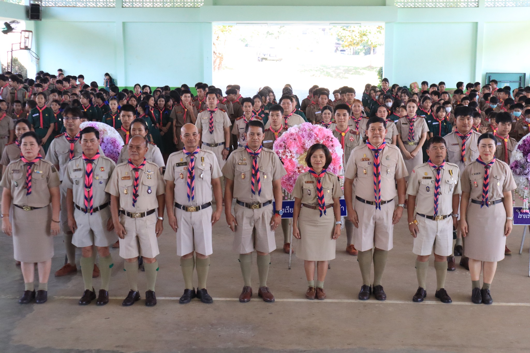 ร่วมพิธีวางพวงมาลาและถวายราชสดุดี เนื่องในวันสมเด็จพระมหาธีรราชเจ้า “ศตวรรษามหาธีรราชานุสรณ์” ครบรอบ 100 ปีแห่งการเสด็จสวรรคตของ พระบาทสมเด็จพระมงกุฎเกล้าเจ้าอยู่หัว รัชกาลที่ 6 ณ โรงเรียนอนุบาลแม่ฮ่องสอน