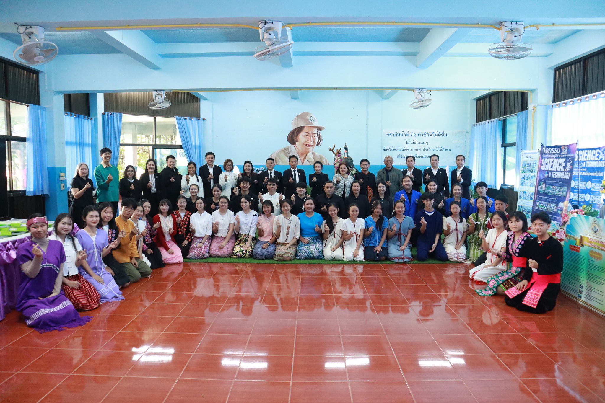 ประชุมเชิงปฏิบัติการพัฒนาศักยภาพผู้บริหาร ครู และบุคลากรทางการศึกษา พร้อมทั้งรับฟังการจัดแสดงผลการดำเนินงานของโรงเรียนในโครงการ วิทยาศาสตร์พลังสิบ ระดับมัธยมศึกษา จังหวัดแม่ฮ่องสอน