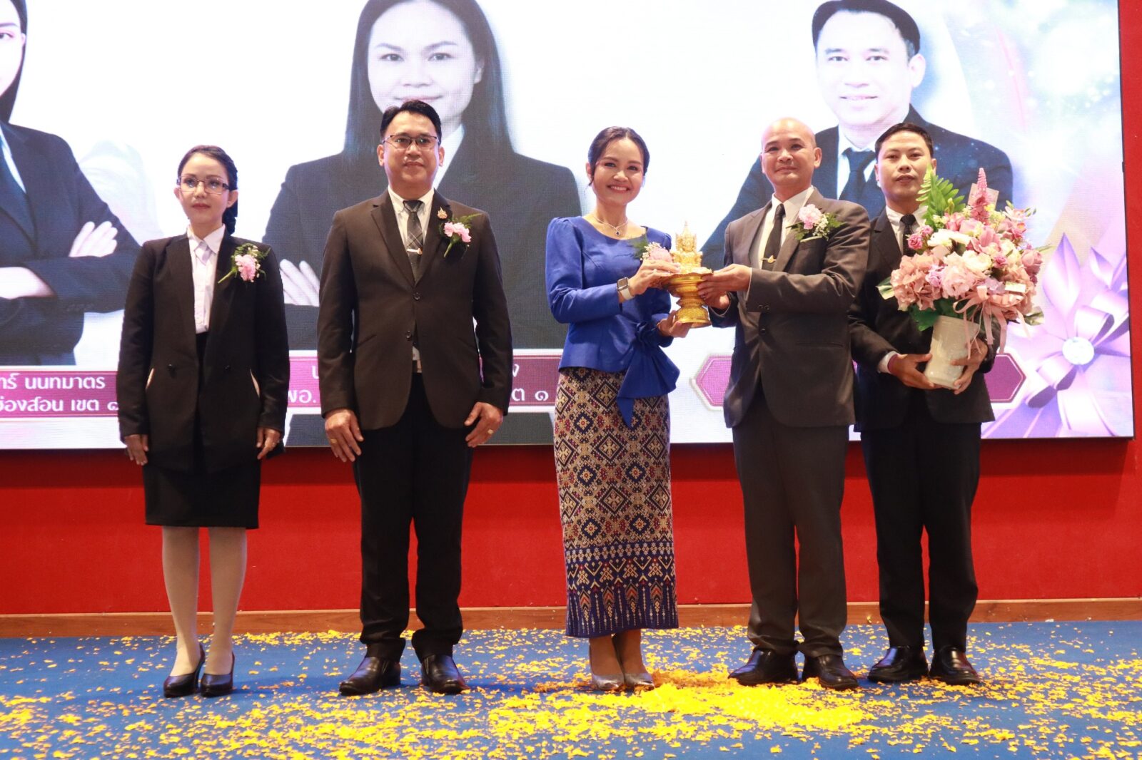 สำนักงานเขตพื้นที่การศึกษามัธยมศึกษาแม่ฮ่องสอน เข้าร่วมแสดงความยินดีกับนางสาววรินทร ปัดกอง เนื่องในโอกาสเข้ารับตำแหน่งผู้อำนวยการสำนักงานเขตพื้นที่การศึกษาประถมศึกษาแม่ฮ่องสอน เขต 1