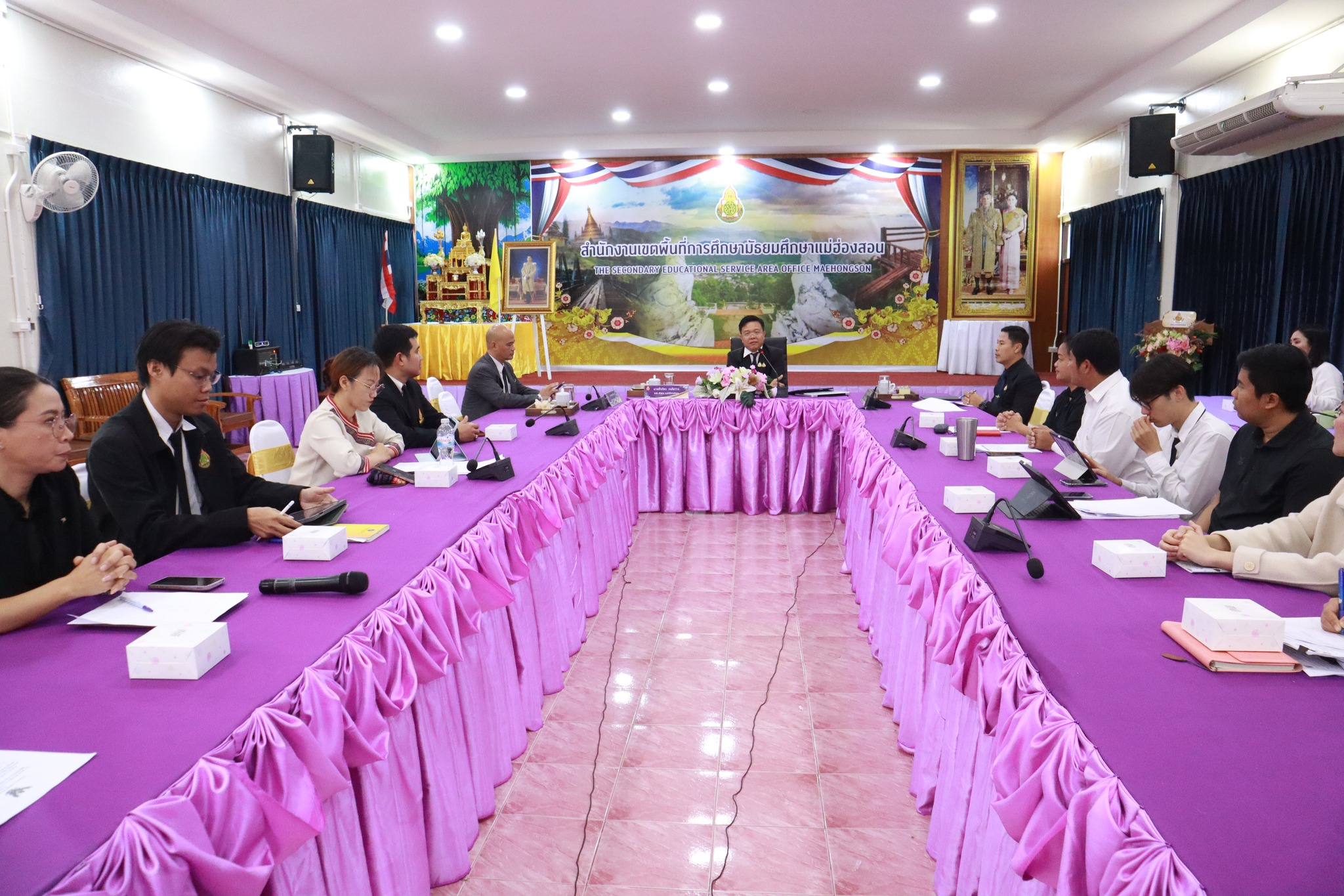 สพม.แม่ฮ่องสอน จัดการประชุมผู้บริหารการศึกษา ข้าราชการ ลูกจ้างประจำ พนักงานราชการ และลูกจ้างชั่วคราว สังกัดสำนักงานเขตพื้นที่การศึกษามัธยมศึกษาแม่ฮ่องสอน ครั้งที่ ๑/๒๕๖๙