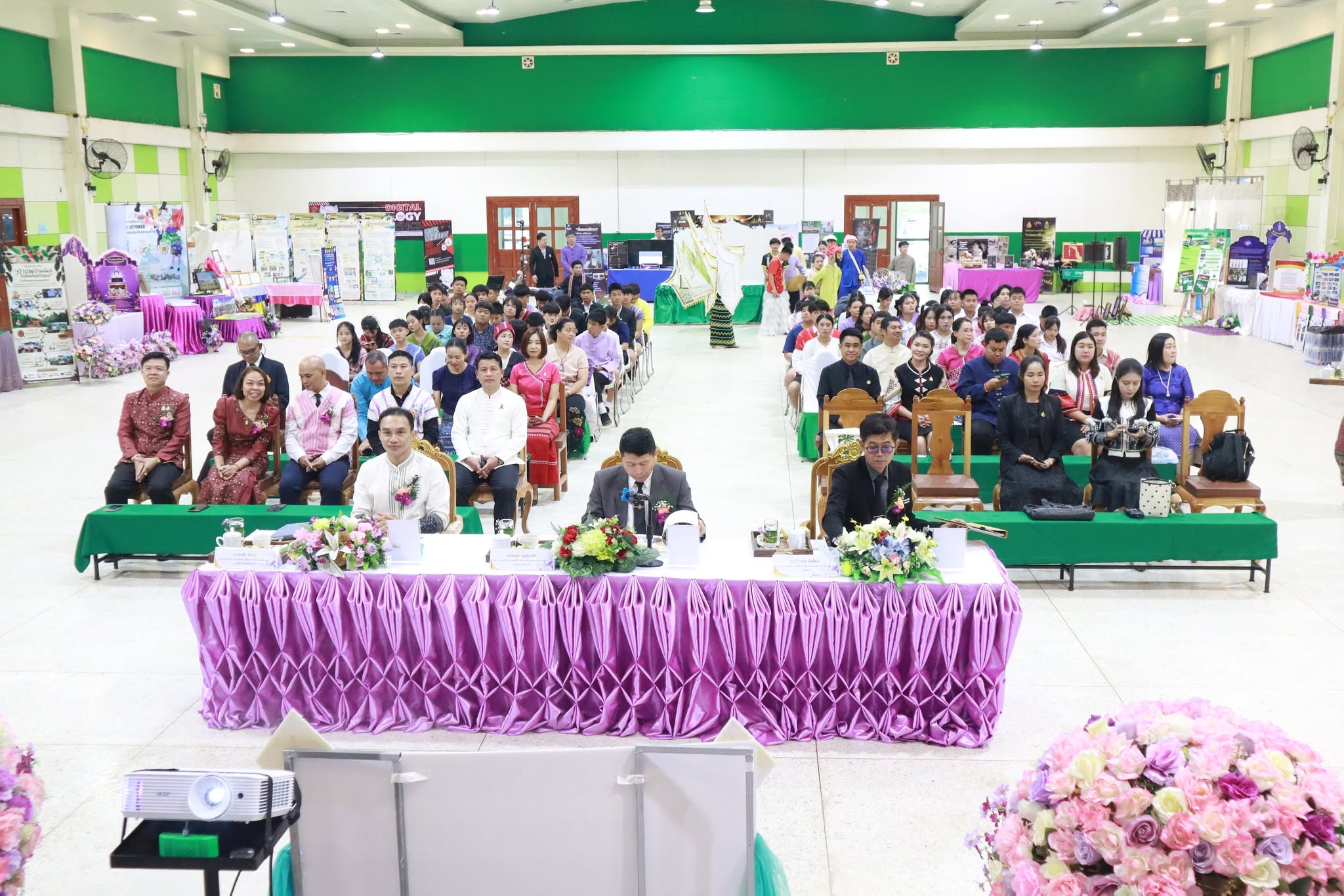 ผู้อำนวยการสำนักงานเขตพื้นที่การศึกษามัธยมศึกษาแม่ฮ่องสอน เข้ารับการประเมินสัมฤทธิผลการปฏิบัติงานในหน้าที่ตำแหน่งผู้อำนวยการสำนักงานเขตพื้นที่การศึกษา สังกัดสำนักงานคณะกรรมการการศึกษาขั้นพื้นฐาน (สพฐ.) ในรอบ 1 ปี ครั้งที่ 1 (Evaluation Team) ประจำเขตตรวจราชการที่ 15