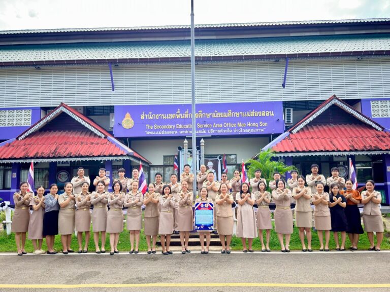 กิจกรรมเข้าแถวเคารพธงชาติ สวดมนต์ และกล่าวคำปฏิญญาเขตสุจริต