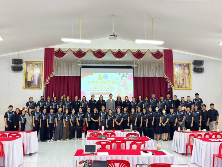 ผู้อำนวยการสำนักงานเขตพื้นที่การศึกษามัธยมศึกษาแม่ฮ่องสอน ให้เกียรติเป็นประธานในพิธีเปิด พร้อมทั้งเป็นวิทยากรกิตติมศักดิ์บรรยายให้ความรู้เกี่ยวกับวินัยและการรักษาวินัยของข้าราชการครูและบุคลากรทางการศึกษา