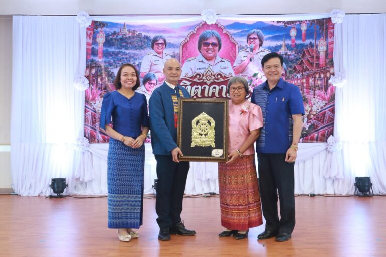 ร่วมงานมุทิตาคารวะและกล่าวอวยพร พร้อมทั้งแสดงมุทิตาจิตแด่คุณครูชุติมา มิ่งวงศ์ ณ โรงเรียนแม่สะเรียง “บริพัตรศึกษา”