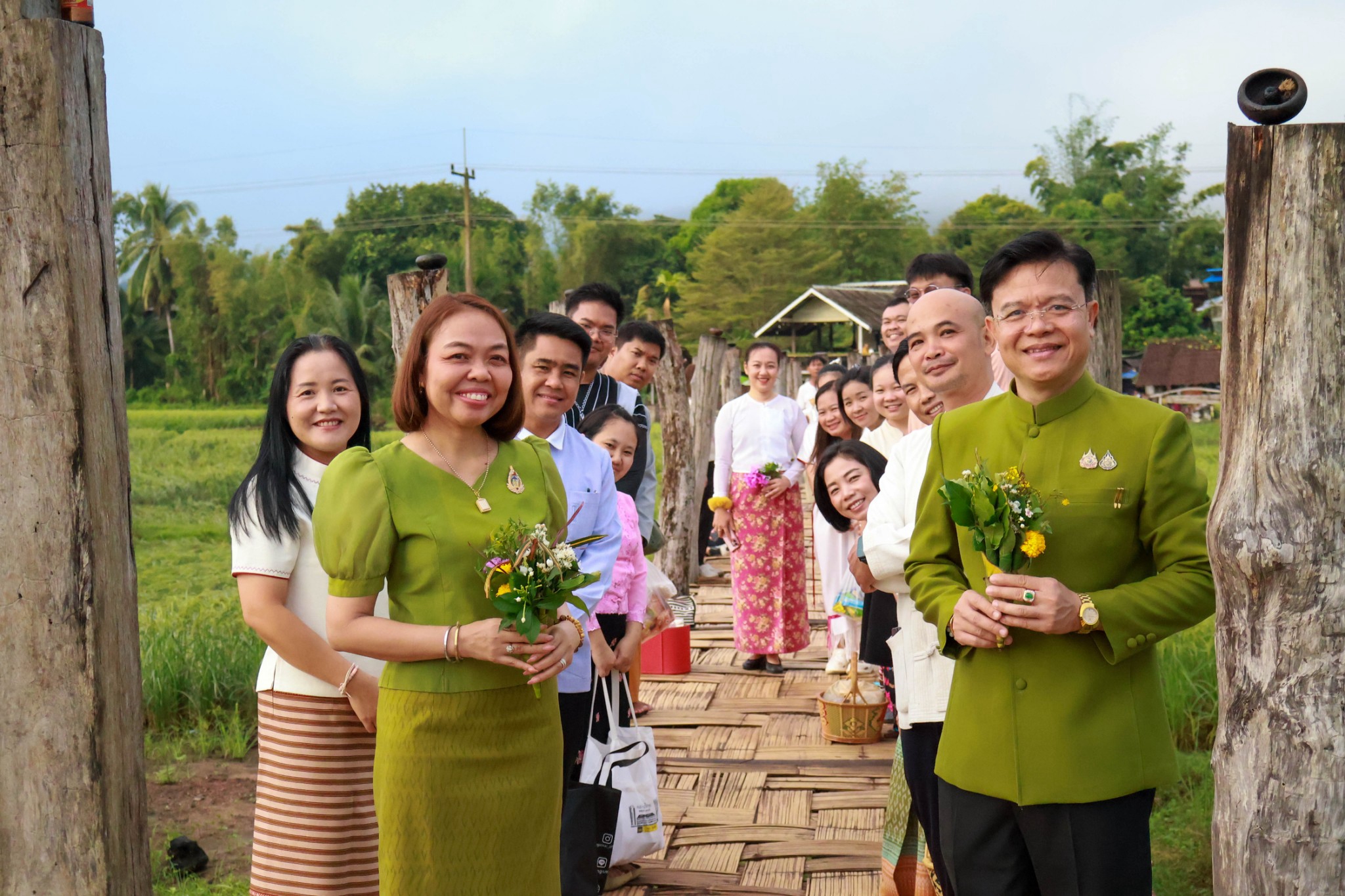 ร่วมกิจกรรมทำบุญตักบาตรพระสงฆ์ จำนวน 65 รูป เนื่องในเทศกาลออกพรรษา ประจำปี 2569